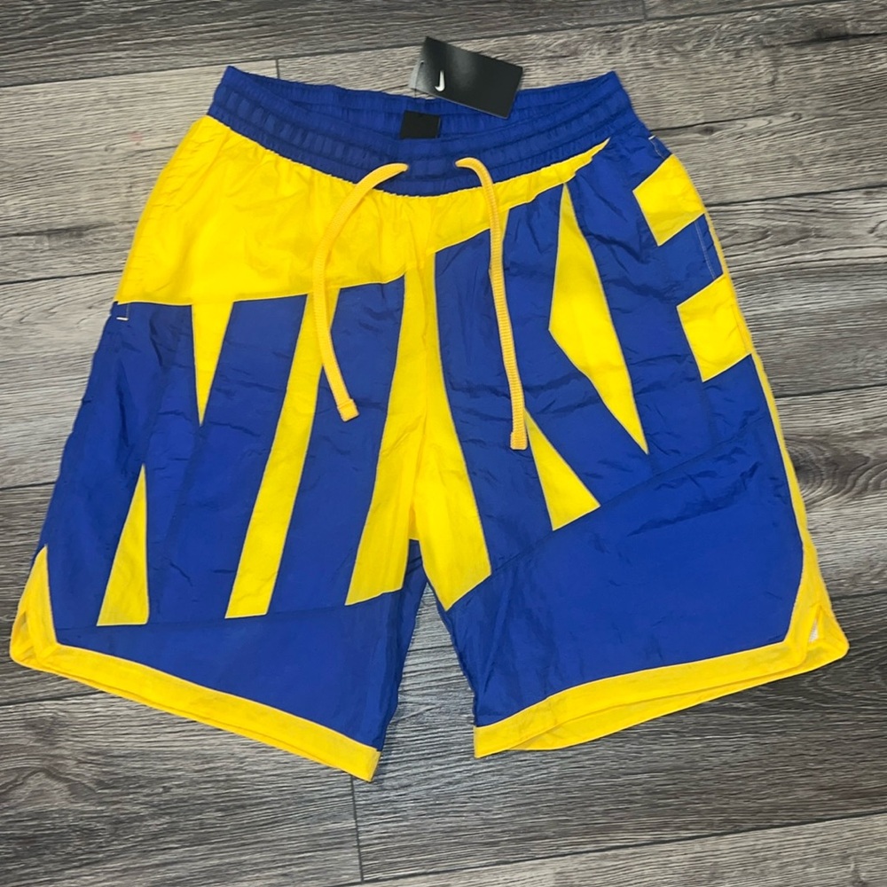 NWT men’s large NIKE shorts